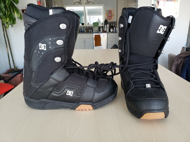 dc mutiny snowboard boots