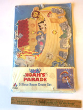 Dolly Noah  s Ark Parade 5 Piece Room Decor Set New