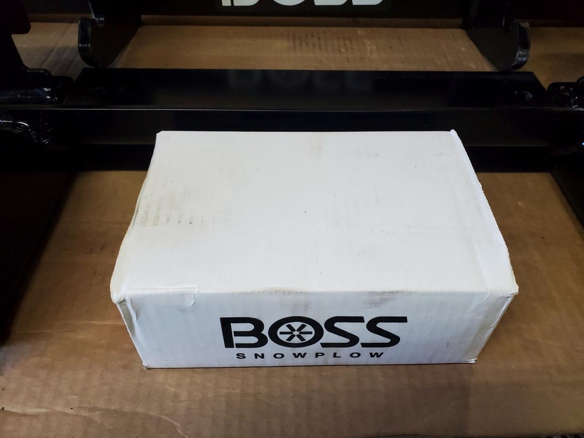 OEM Boss RT3 99-06 Chevy/GMC 1500 snow plow mount LTA04766 00 01  