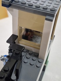 LEGO CREATOR 3in1: Toy & Grocery Shop (31036)-NOT Complete. Missing pieces.