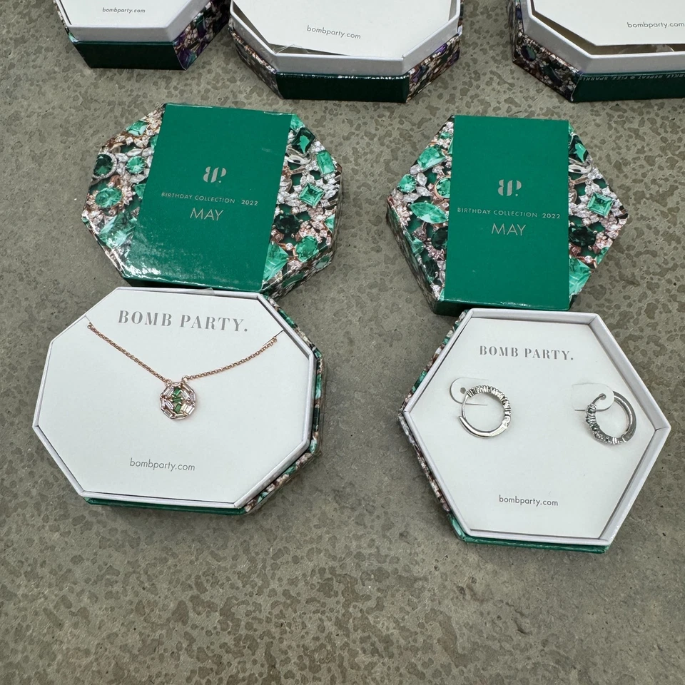 Lote 6 Pendientes Collares Bomb Party 2022 Junio Mayo Cumpleaños Colección Minorista 708 Foto 4 de 4