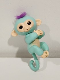 2016 WowWee Fingerlings Baby Monkey Zoe Interactive Pet Toy Blue Purple Works