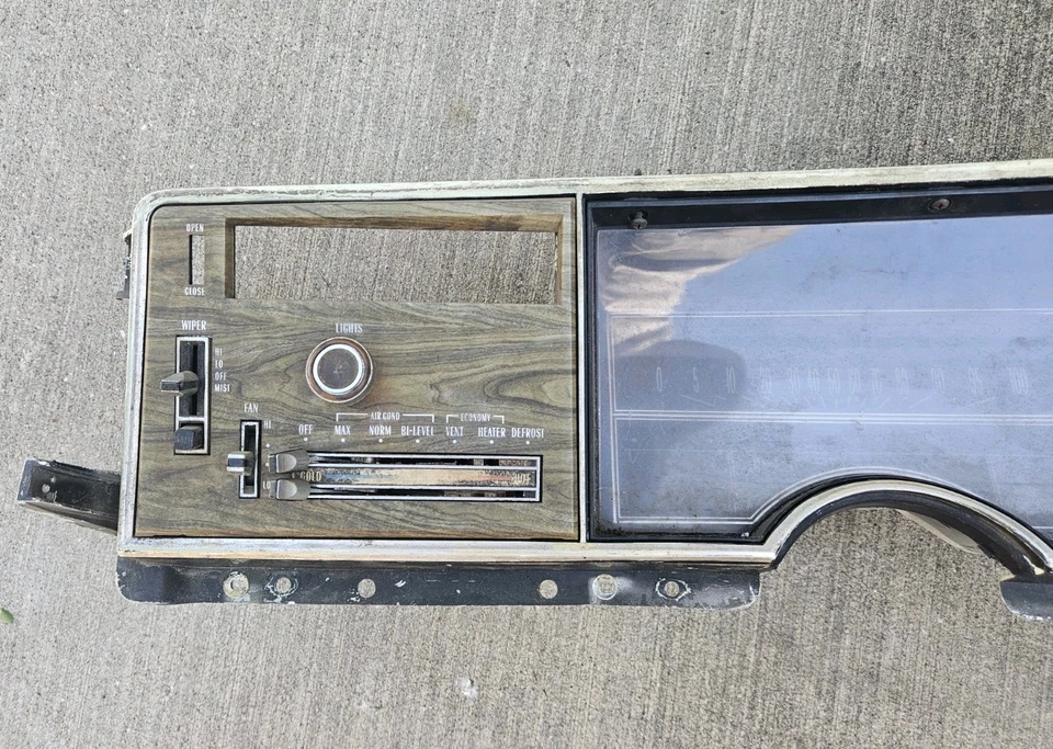 Oldsmobile Delta 88 98 1974 1975 1976 y tablero Toronado velocímetro bisel OEM GM Foto 2 de 4