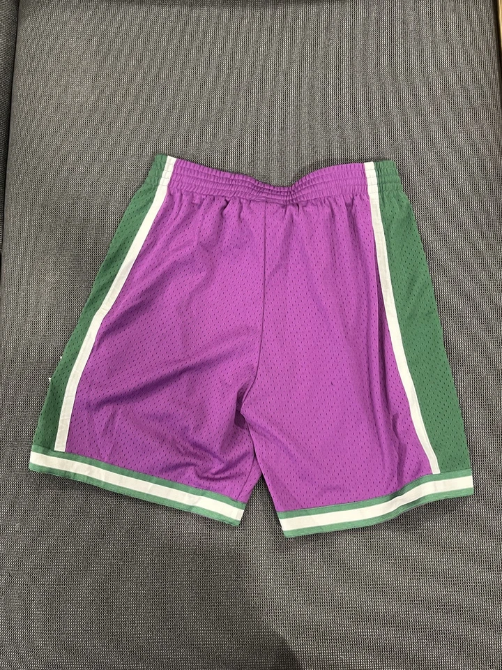 Mitchell & Ness HWC Milwaukee Bucks Swingman Mens Shorts Size XL Custom - Image 2 of 4