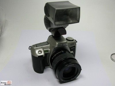 SET: Minolta Dynax 505 Si super Kamera +AF Zoom-Objektiv 35-80 +Sunpak Blitz 40X