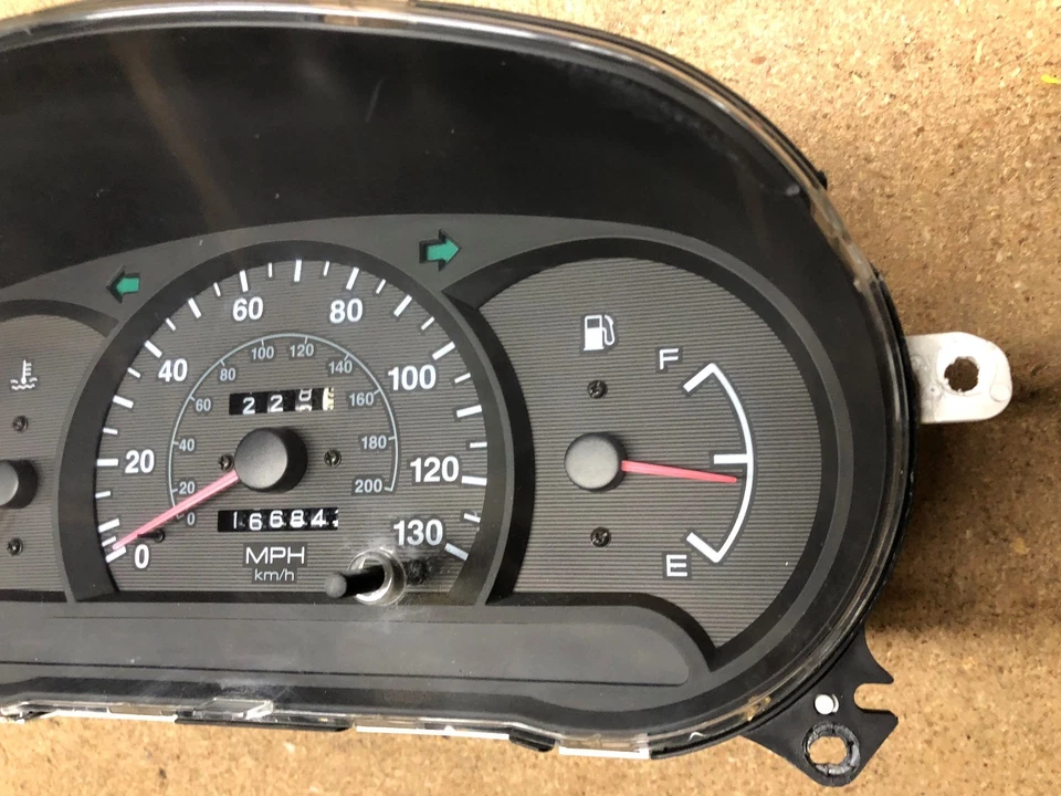 2000-2002 HYUNDAI ACCENT INSTRUMENT CLUSTER SPEEDOMETER 94001-25000 OEM (50 D) - Image 2 of 4
