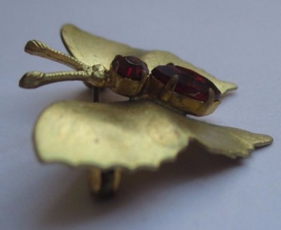 Broche Ancienne Papillon Noir Et Or Avec Cristaux Rouges – Occasion – Vintage