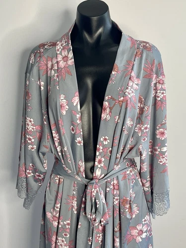 CITY CHIC Zora Floral Robe Grey Plus Size M BNWT [RRP $99.95] - Picture 2 of 11