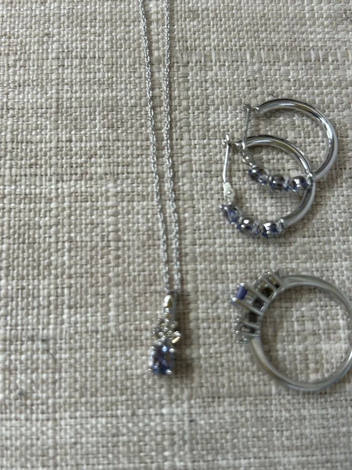 10 KT WHITE GOLD TANZANITE & DIAMOND RING, PENDANT & PIERCED EARRINGS SET - Image 3 of 3