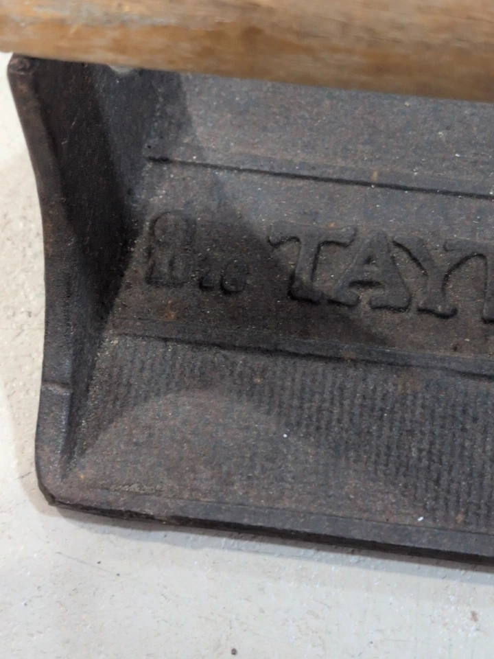 Prensa de tocino Taylor & NG 1978 vintage hierro fundido cerdo/flores mango de madera Foto 3 de 3