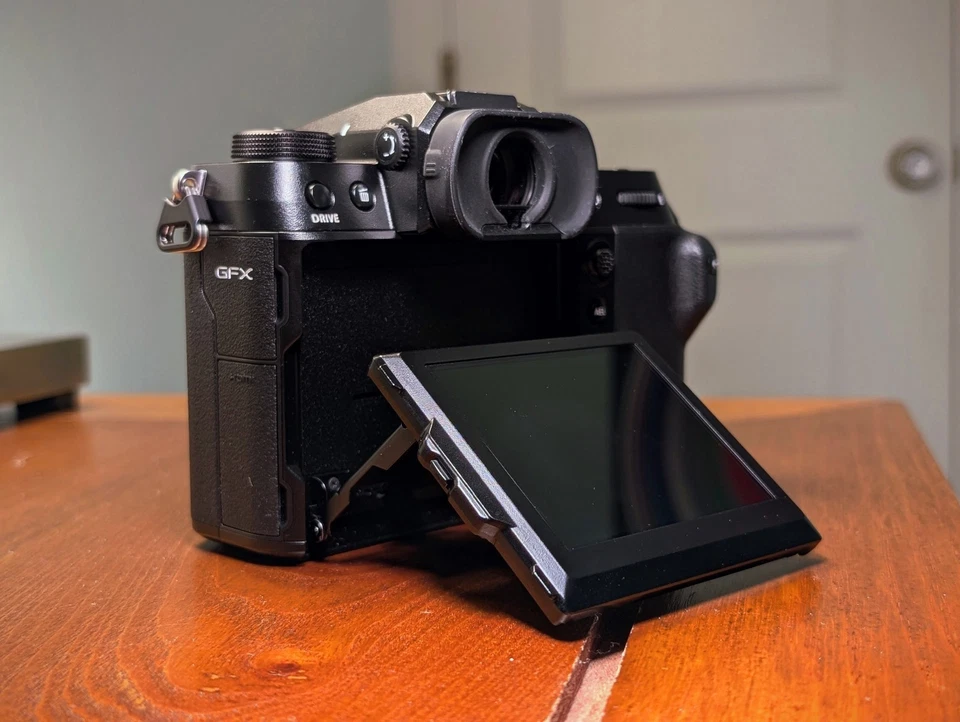FUJIFILM GFX 100S Medium Format Mirrorless Camera + EXTRA OEM BATTERY - Image 3 of 4
