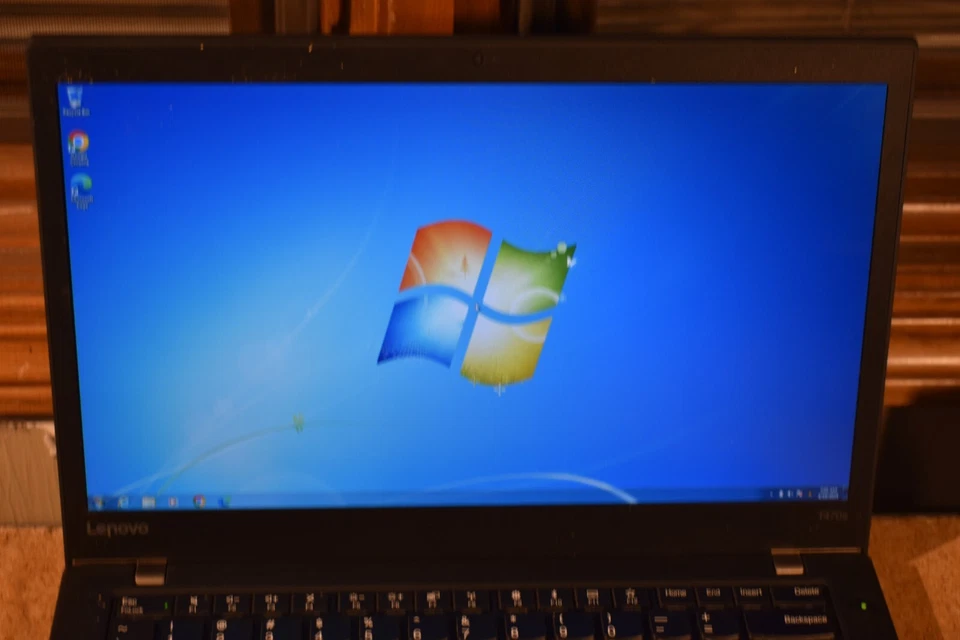 Lenovo ThinkPad T470s Core i7-6600U 2,6 GHz 4 GB 256 GB SSD Windows 7 Pro 32 bits Foto 3 de 4