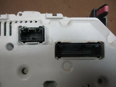 確認用 H1064A Toyota Land Cruiser OEM Center Cluster Integration Hazard