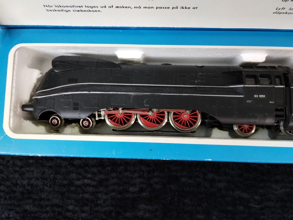Vintage Marklin 3094 Streamlined Locomotive with Tender, In Vintage Marklin 3094 Streamlined Locomotive with Tender, In