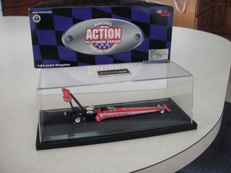 NHRA  1/64 GARY SCELZI 1997 WINSTON TOP FUEL WITH CASE - Image 4 of 4