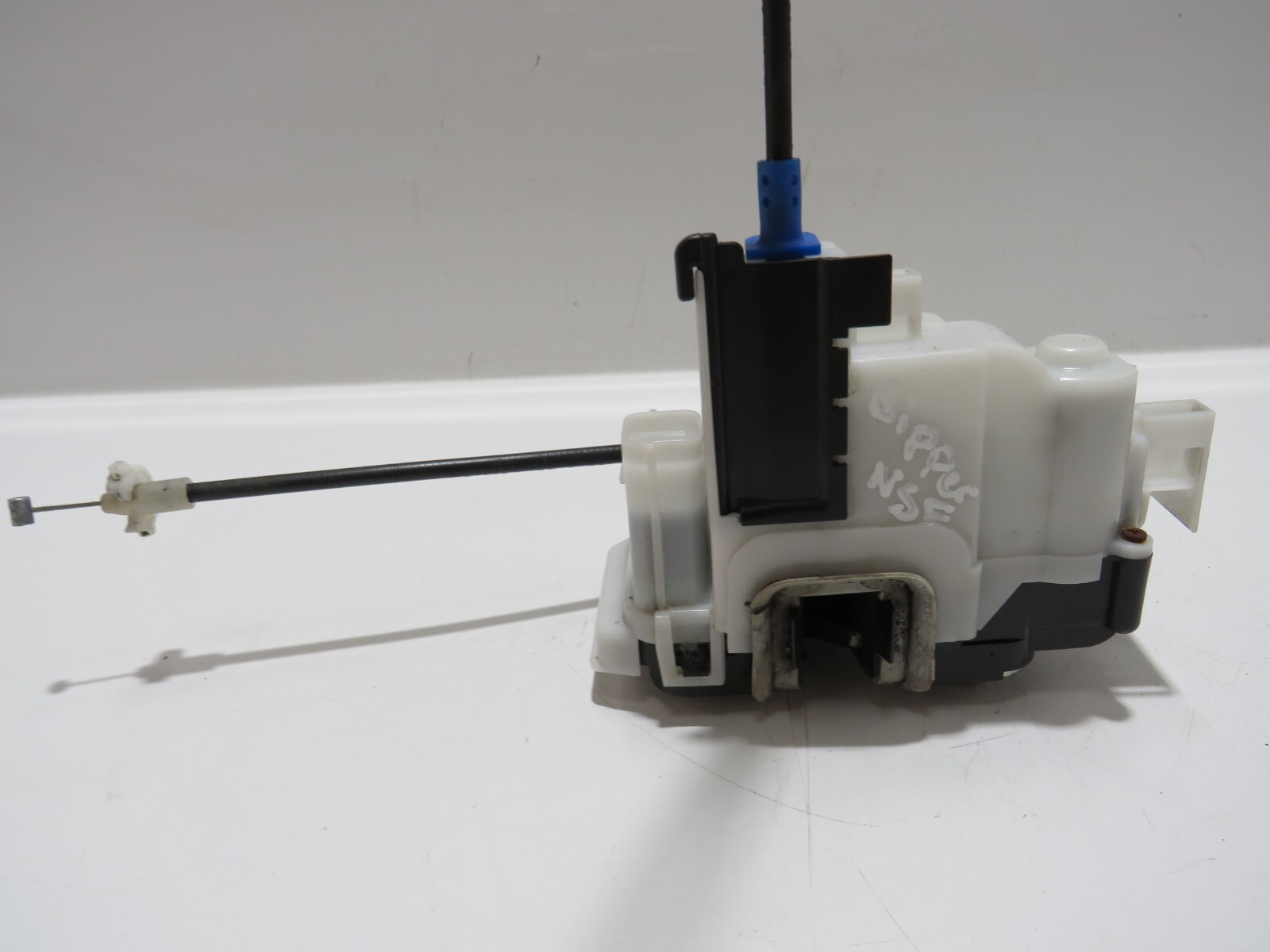 PEUGEOT BIPPER VAN 2008-17 NEARSIDE PASSENGER LEFT FRONT DOOR LOCK         R7642 thumbnail 3