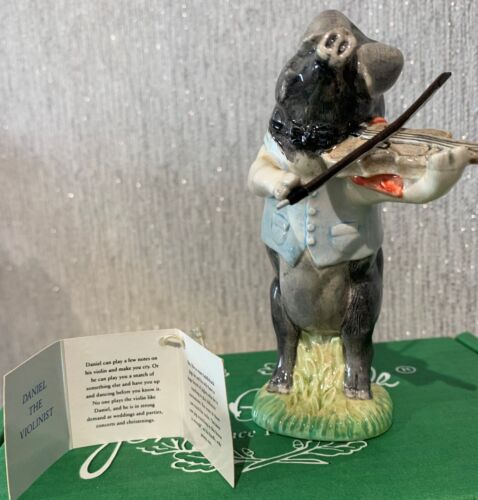 BESWICK PIG PROMENADE DANIEL THE VIOLINIST MODEL PP5 POT BELLIED NEW BOXED - Picture 2 of 7