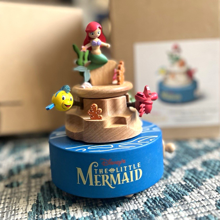 Limited Edition Collectable Disney The Little Mermaid Ariel Musical Box Figurine