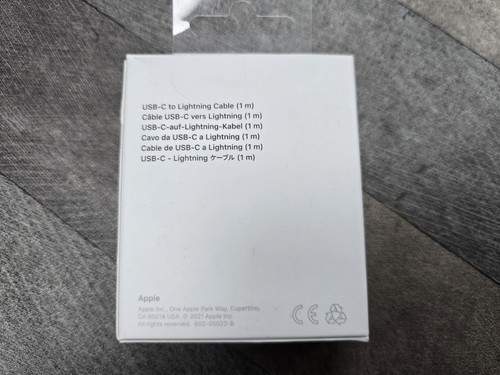 Oryginalny kabel Apple USB-C do Lightning 20W (1M) A2561 biały - Zdjęcie 2 z 2