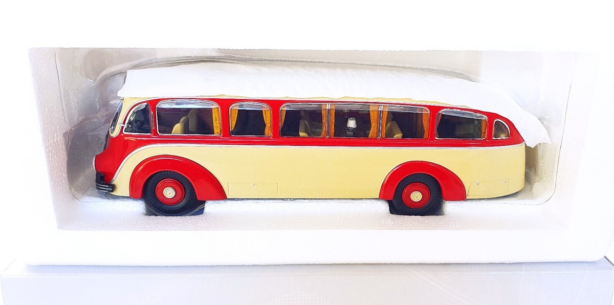 Premium ClassiXXs 1:43 MERCEDES-BENZ LO 3500 Red/Cream PASSENGER 
