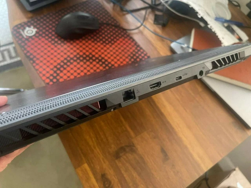 ASUS ROG Strix SCAR III RTX 2070 15.6” 240Hz i7-9750H 32GB RAM 1 TB SSD 1 TB HDD - Image 3 of 4