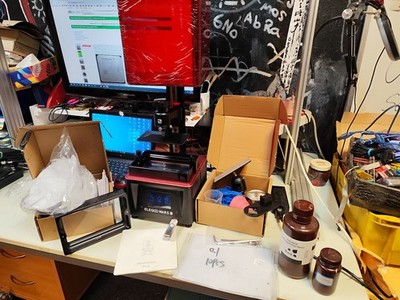 ELEGOO Mars 2 Pro 3D-Drucker viel Zubehör Resin SLA/LCD-Technologie CNC Labor HH
