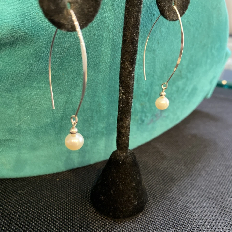 Sterling silver pearl open hoop threader earrings - Image 2 of 4
