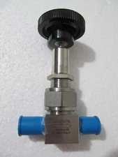 SWAGELOK SS-BNVCR4-P High Purity Bellows Sealed Valve,  1/4" Male VCR - OPEN BOX