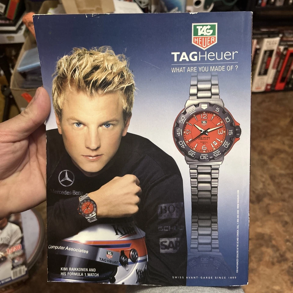 MAXIM Magazine October 2004 First Annual Music Extravaganza - Avril Lavigne Foto 2 de 2