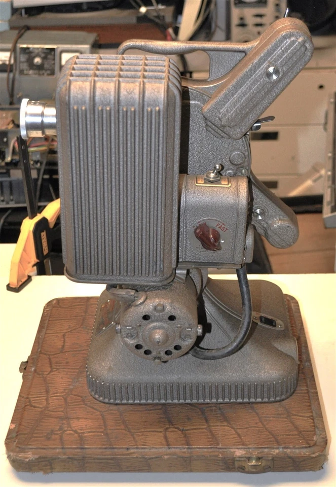 KEYSTONE MODEL K-161 BELMONT MOVIE PROJECTOR 16MM VINTAGE NEEDS MOTOR REPAIR  - Image 2 of 4