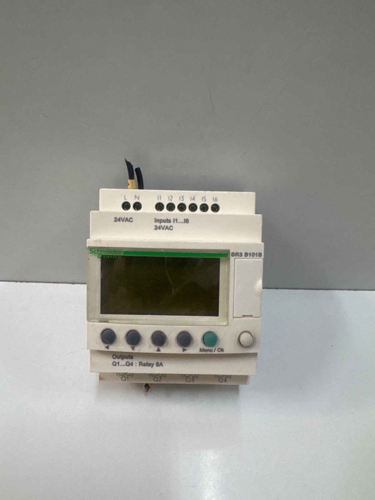Schneider SR3 B101B smart relay Zelio Logic-10 I/O 24 VAC clock display ...