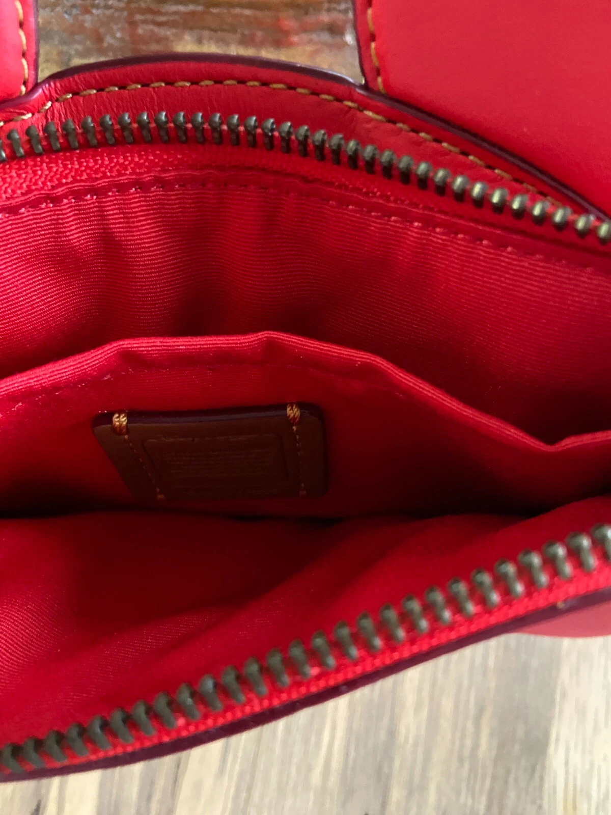 Bracciale Disney x Coach Orecchio di Topolino in pelle rosso F59529 nuovo con etichetta