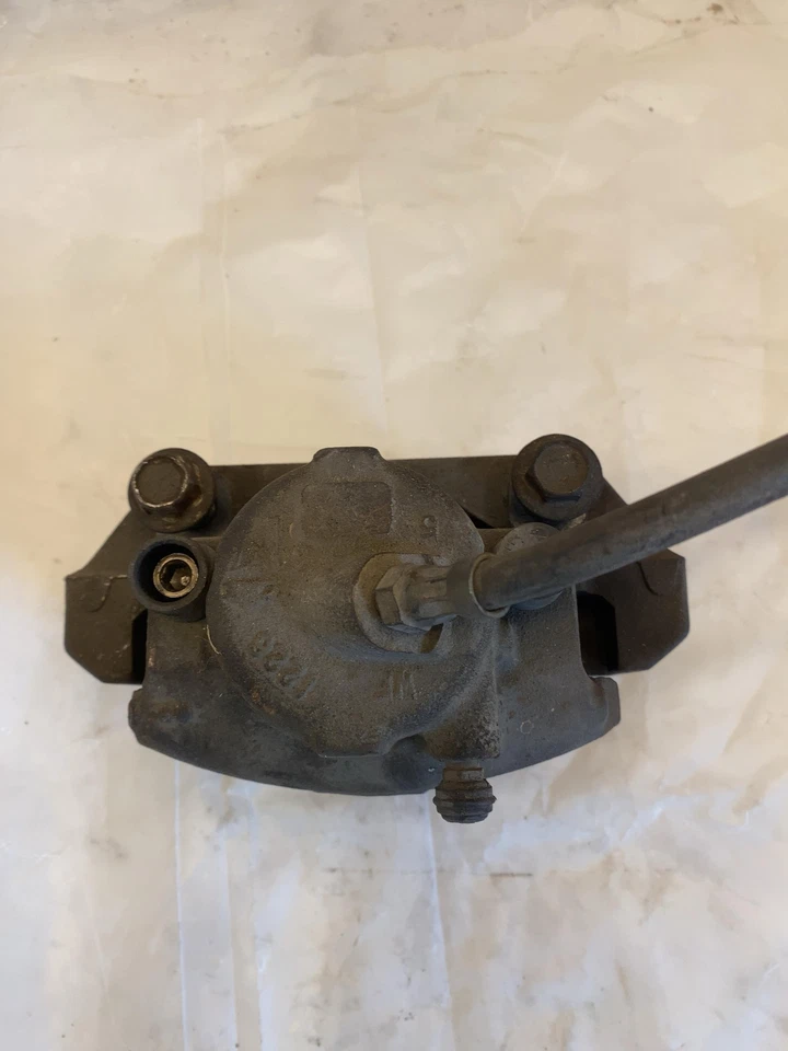 2001 - 2004 福特 ESCAPE 3.0L AWD 前盘式制动卡钳左驱动器侧 LH — 第 3/4 张图片