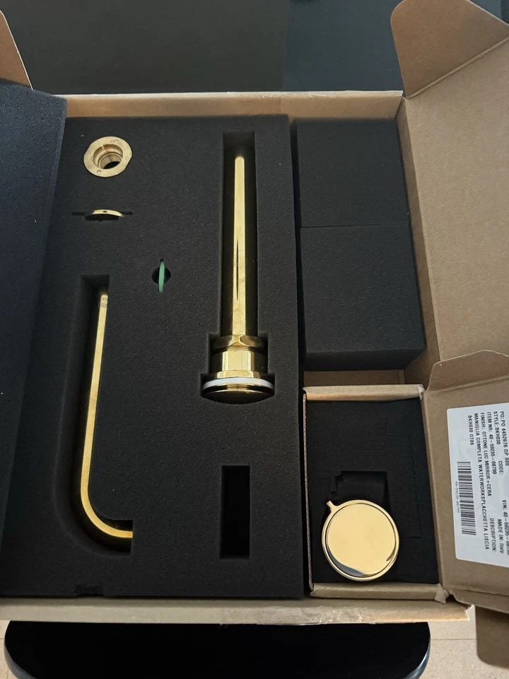 Bond Wall Mounted Faucet in Brass Foto 2 de 2