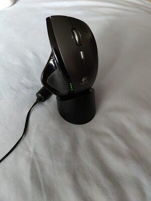 LOGITECH MX REVOLUTION WIRELESS LASER MOUSE MIT LADESTATION & NETZTEIL.