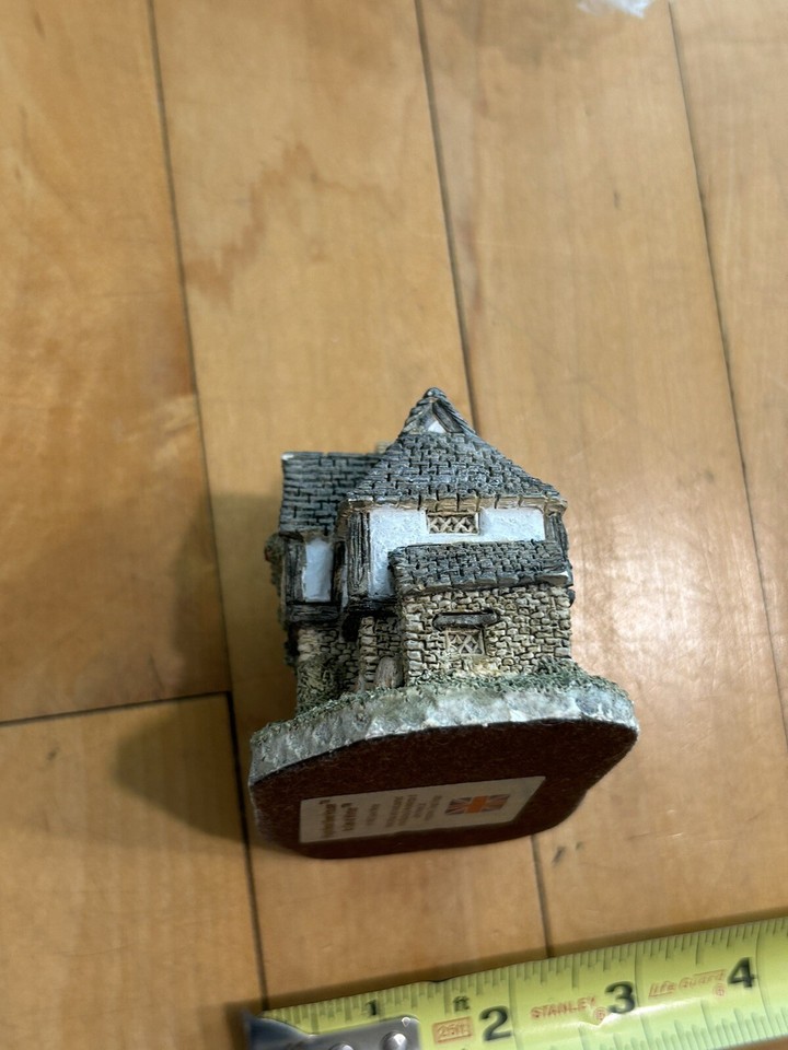 David Winter Cottages The Hogs Head Beer House Heart of England Series