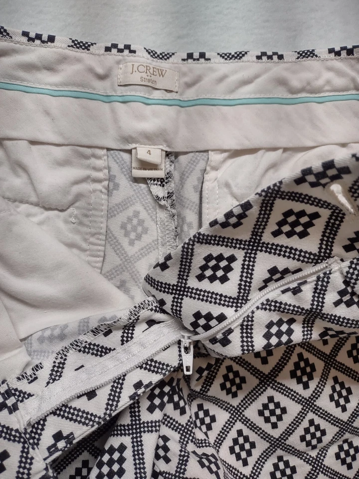Shorts feminino J Crew tamanho 4 cintura elástica 31 geométrico preto branco botão zíper - Imagem 3 de 4