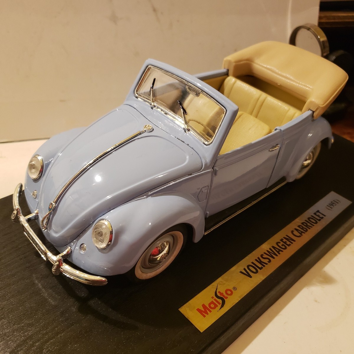 Maisto Volkswagen 1951 Cabriolet 1:18 Scale Die Cast Replica Car
