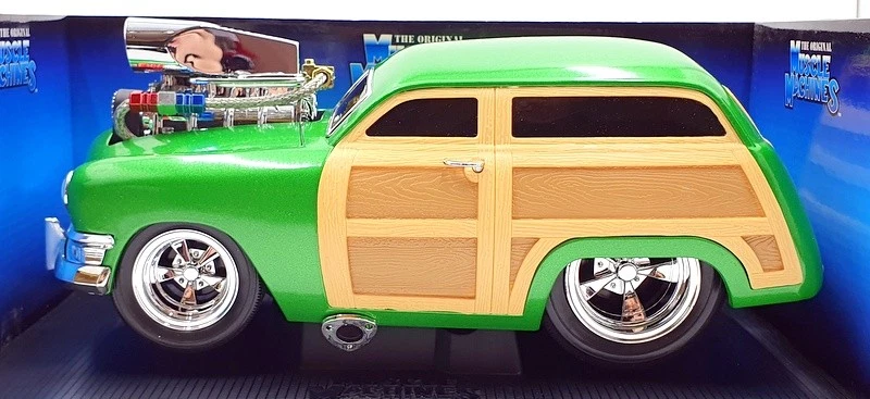 Muscle Machine 1/18 Scale Diecast 61184 - 1950 Ford Woody Green/Brown - Image 3 of 4