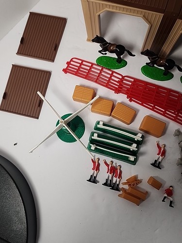 Ertl Farm Country Riding Stable Set # 4217 in Original box Missing 3 pieces - Picture 4 of 23