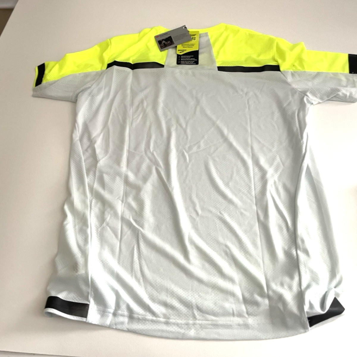 Brooks Mens Carbonite Shirt Medium New High Vis Low Light Reflective Quick Dry thumbnail 4