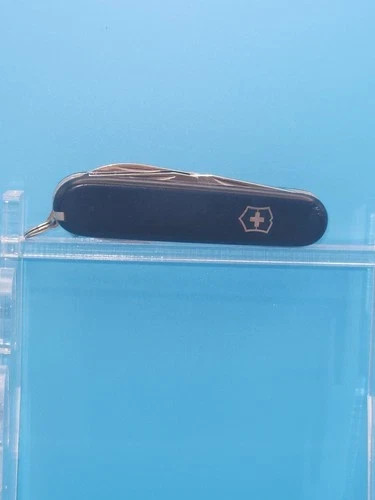 The Crossbow shield on this vintage Victorinox Spartan marks it as a pre-export Swiss-market piece — a subtle detail that knife nerds instantly recognize.