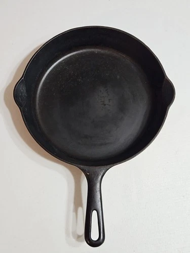 Vintage Griswold No. 7 Small Logo Cast Iron Skillet Frying Pan 701 H Erie PA USA