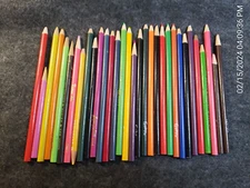 32ct Colored Pencils, Assorted Colors& MAKES ...(C7B2)........