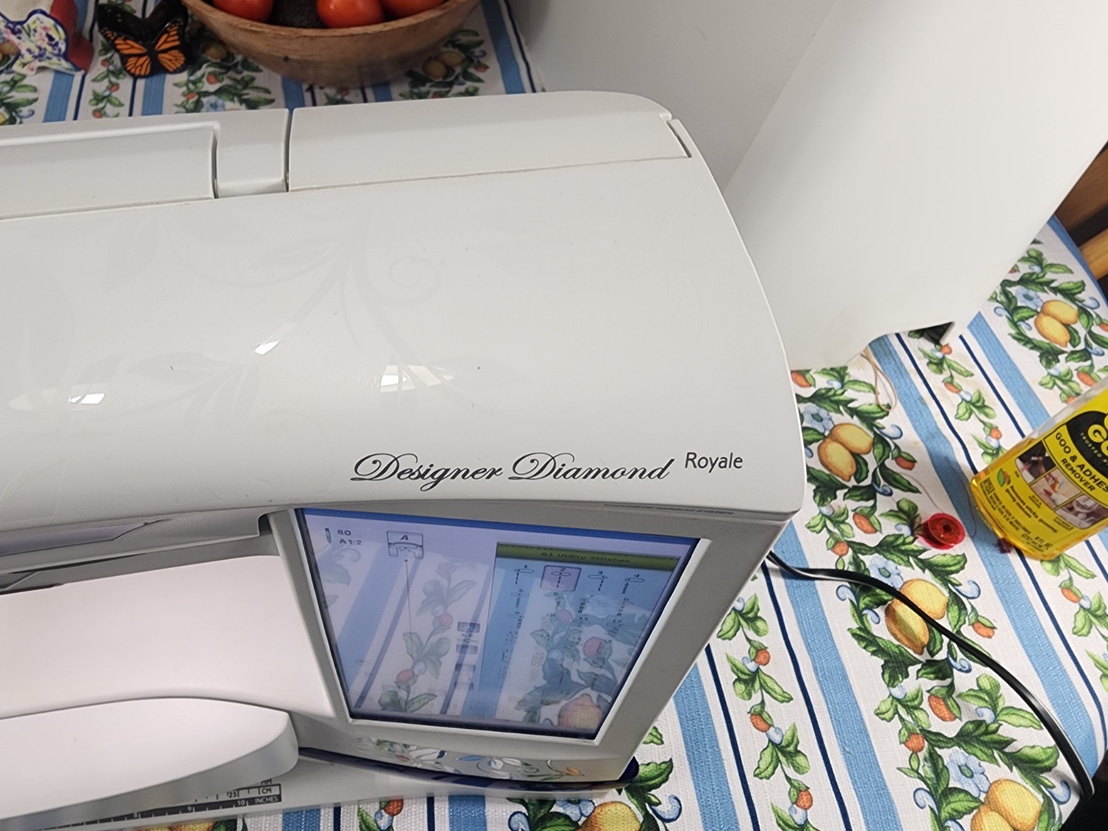 HUSQVARNA VIKING DESIGNER DIAMOND ROYALE