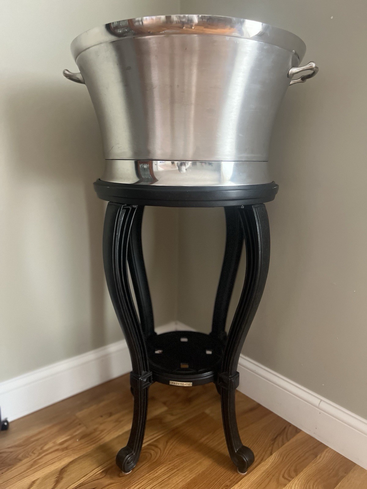 Frontgate Beverage Tub & Stand + Gold Ice Bucket &ndash; Elegant Outdoor Set