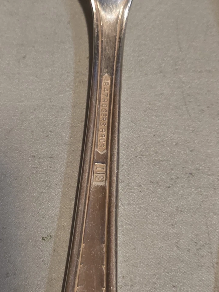 1847 Rogers Bros Marquise 5 Piece Silverplate Flatware Salad Forks - Image 3 of 4