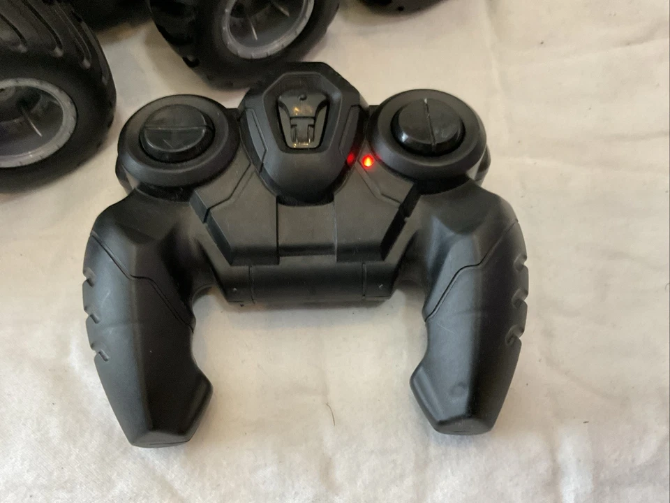 Amphibious RC Trucks,8WD Offroad Waterproof,1: 12 Large Remote Control Black - Image 3 of 4