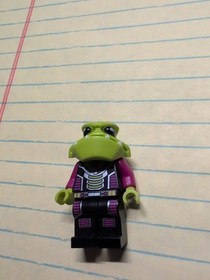 LEGO 7066 Alien Trooper Invader Minifigure Figure from Earth Defense HQ NEW
