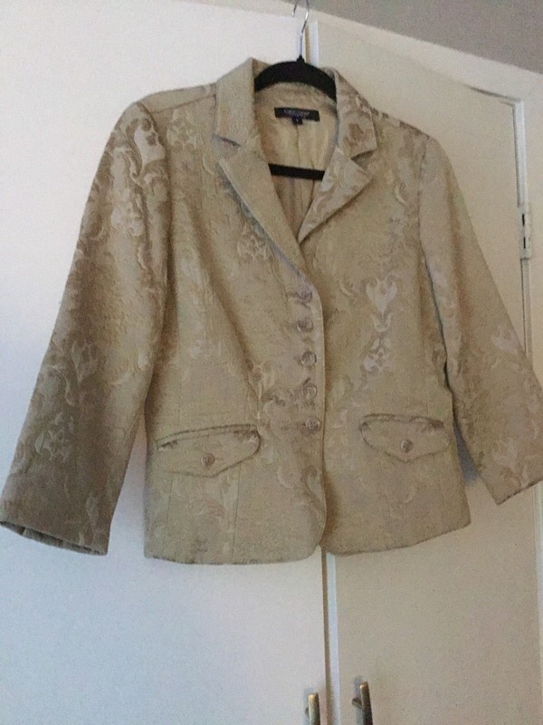 Karen Kane Lifestyle Cropped Style Blazer W/Beautiful Textured Finish SZ.4